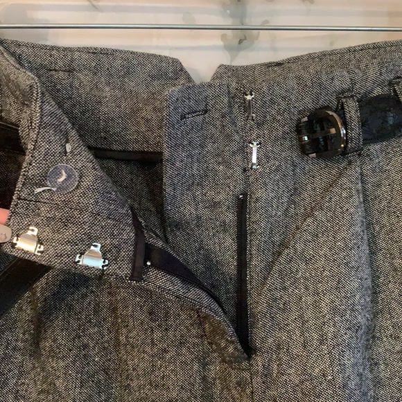 Large Gray Tweed Cuff Hem Woven Shorts w Black Belt - Picture 9 of 15